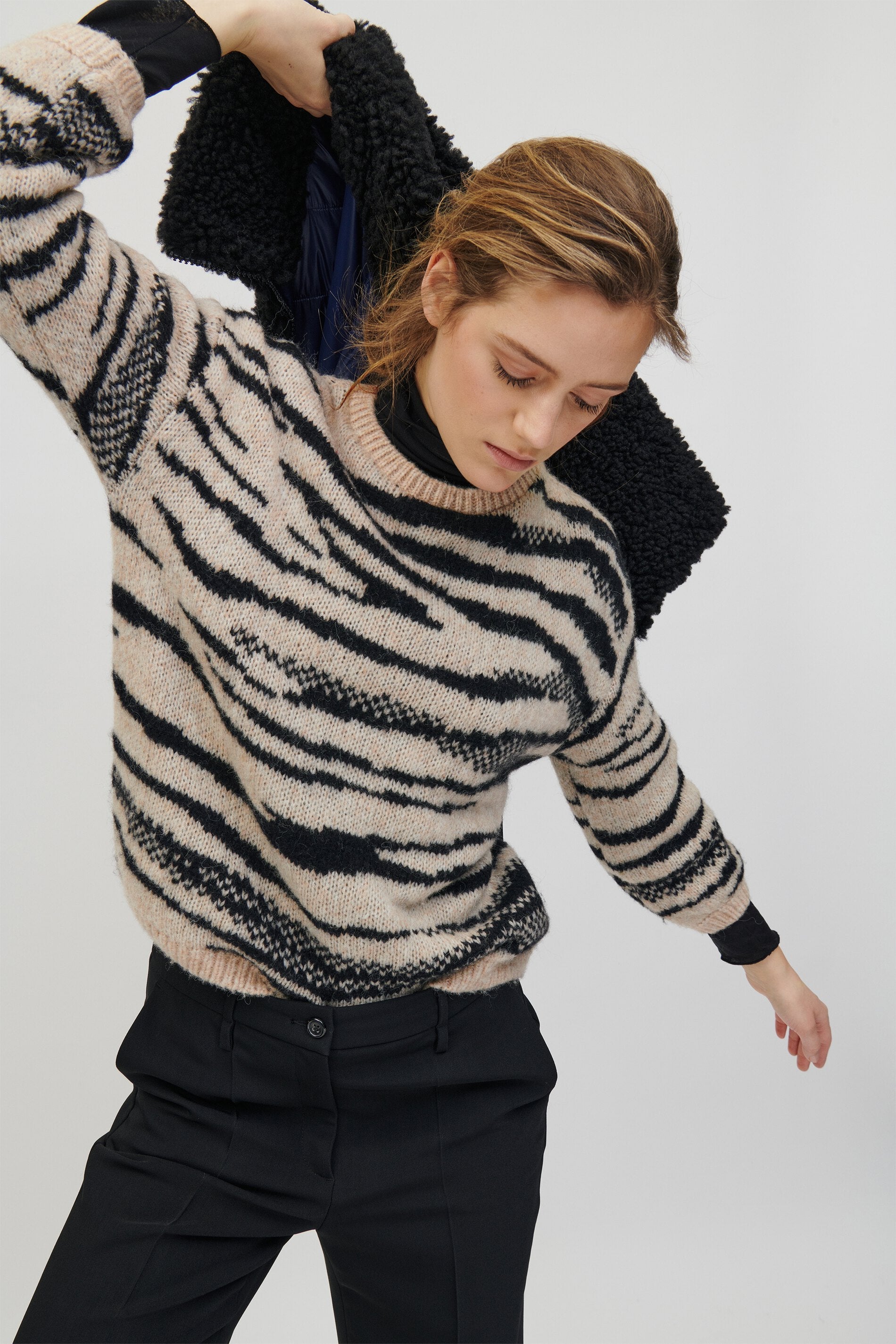 LUISA CERANO-OUTLET-SALE-Pullover in Animal-Jacquard-Strick-by-ARCHIVIST